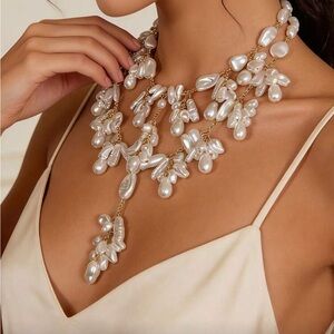 Elegant Freshwater Pearl and Gold Cluster Necklace